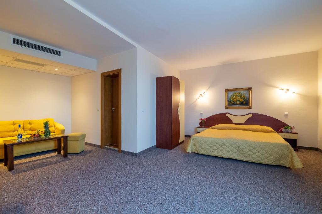 Сьюит (Полулюкс), Adamo Hotel