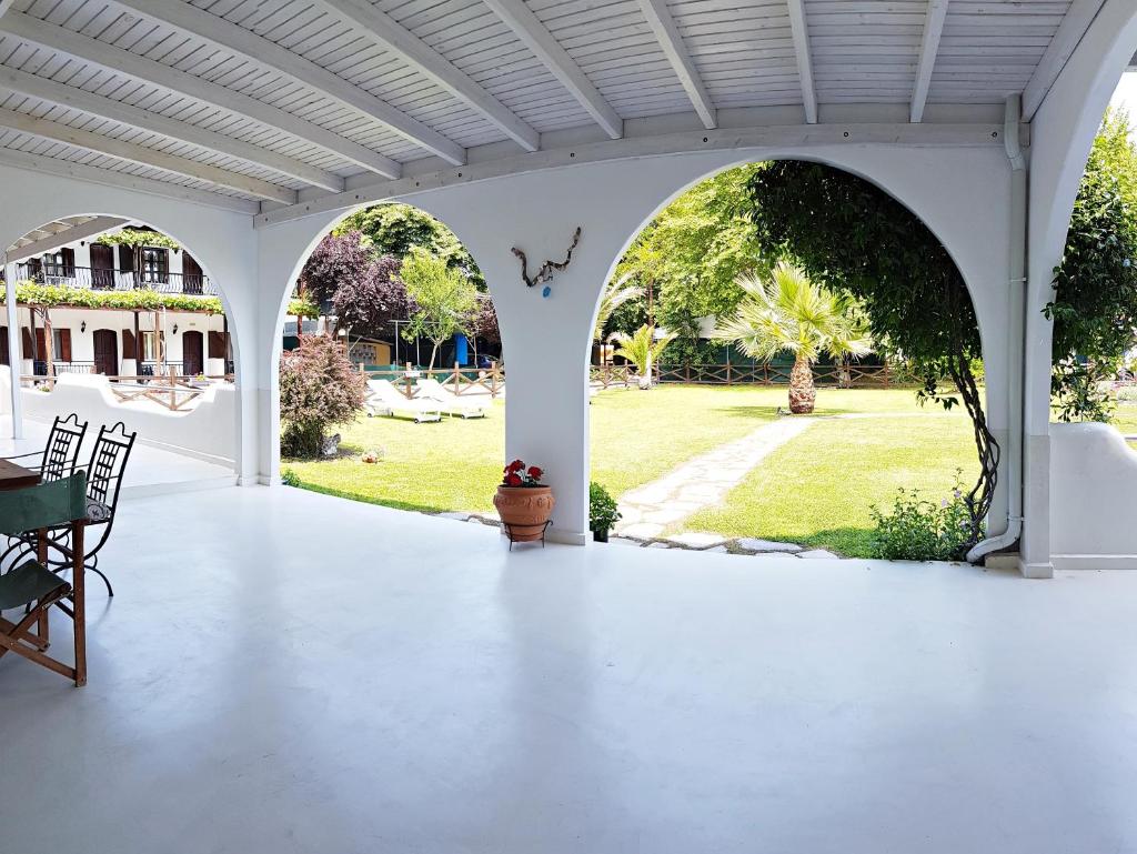 Efrosini Hotel Apartments & Studios photo 4