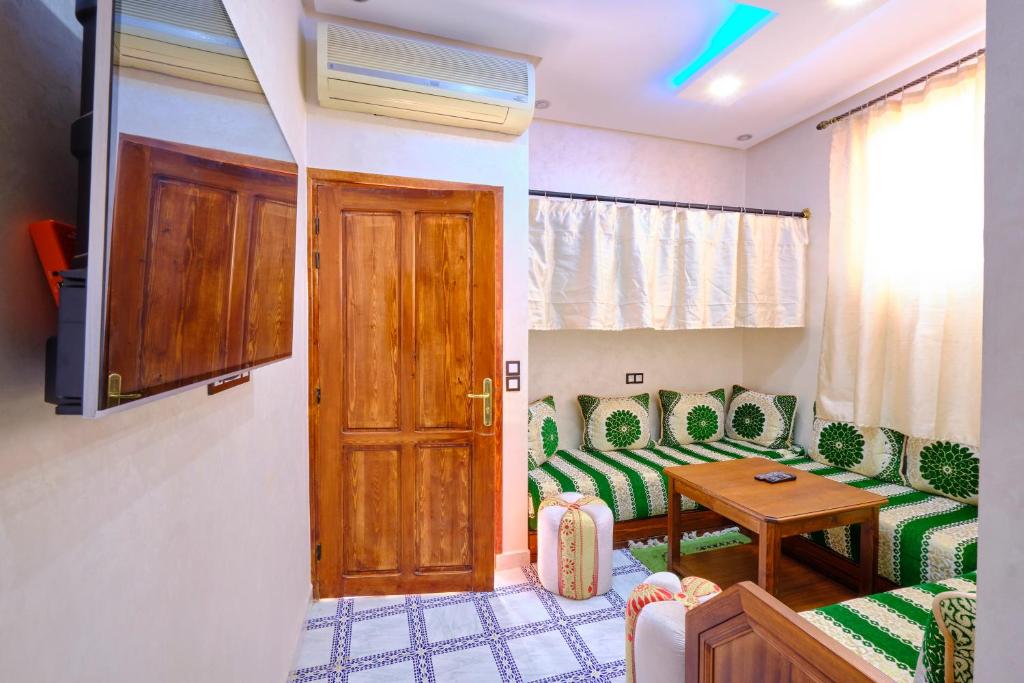 Двухместный (Большой двухместный номер с 1 кроватью), Hotel Central Palace