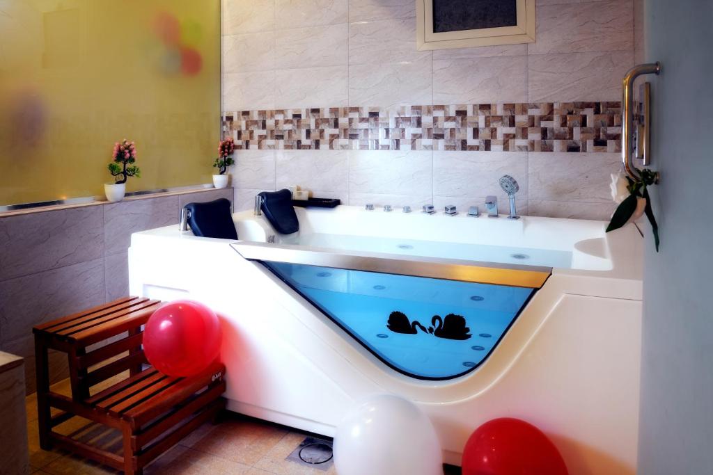Garden Plaza Hotel Room Type - Honeymoon Suite