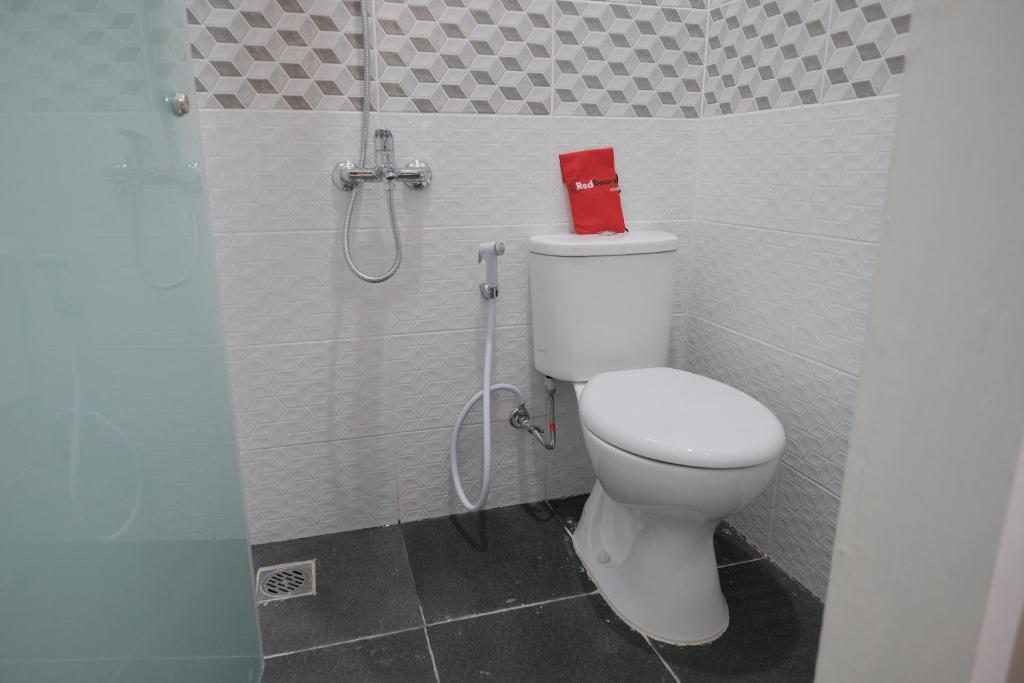 Двухместный (Двухместный номер с 1 кроватью), RedDoorz near Taman Palem