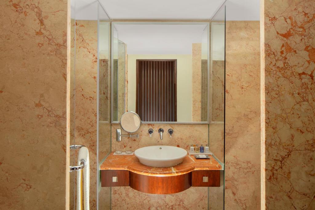 Двухместный (Улучшенный номер), Radisson Blu Atria Bengaluru