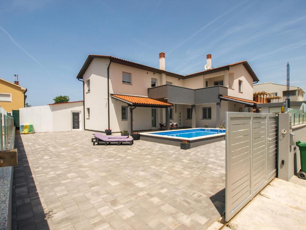 4 Stars Apartments-Pikula photo 1