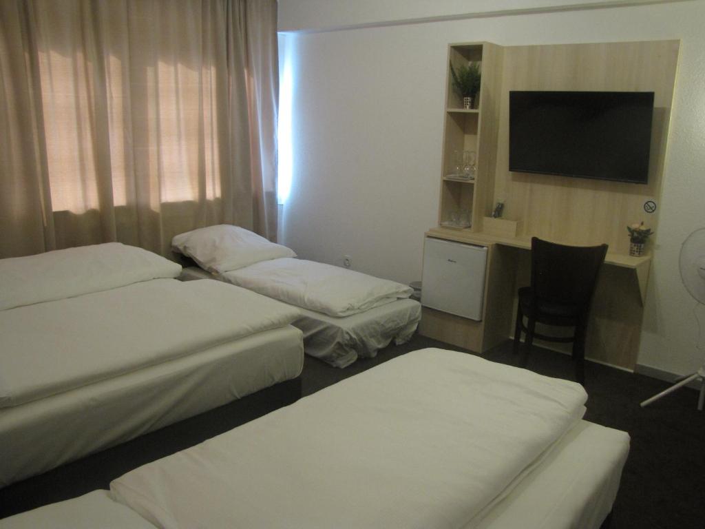 Четырехместный (Четырехместный номер с ванной комнатой), Milano Hotel