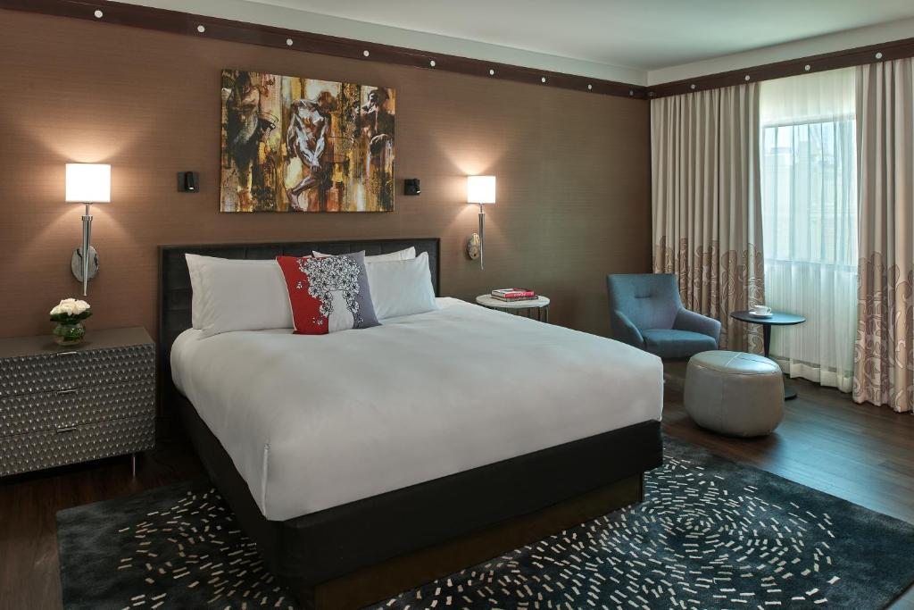 Двухместный (Улучшенный номер с кроватью размера «king-size»), Sofitel Philadelphia at Rittenhouse Square