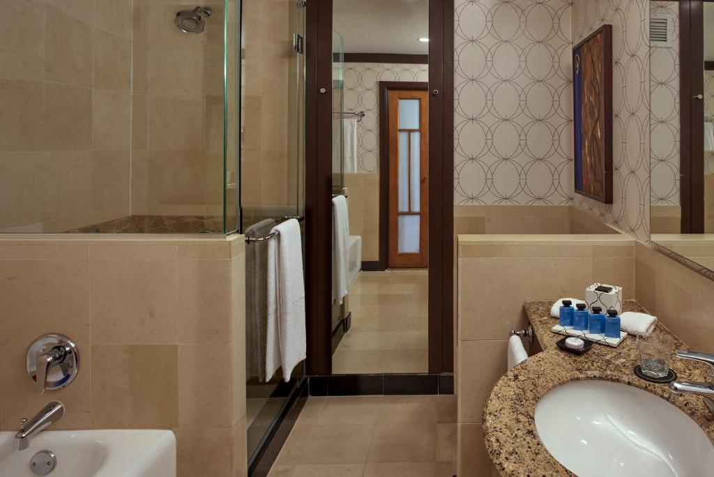 Двухместный (Улучшенный номер с кроватью размера «king-size»), Sofitel Philadelphia at Rittenhouse Square