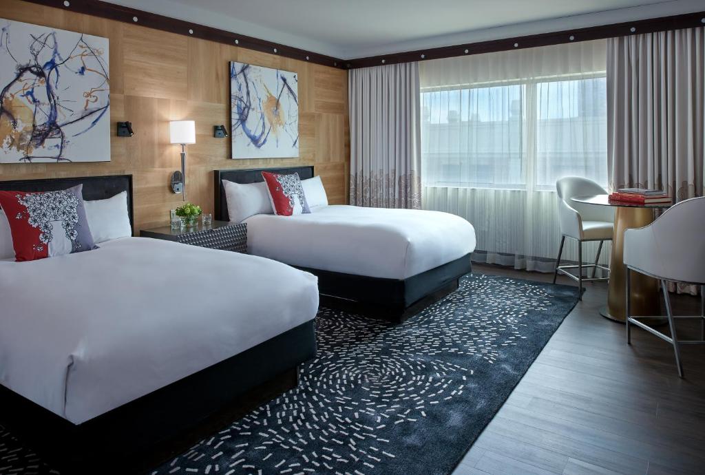 Двухместный (Роскошный номер с 2 двуспальными кроватями), Sofitel Philadelphia at Rittenhouse Square