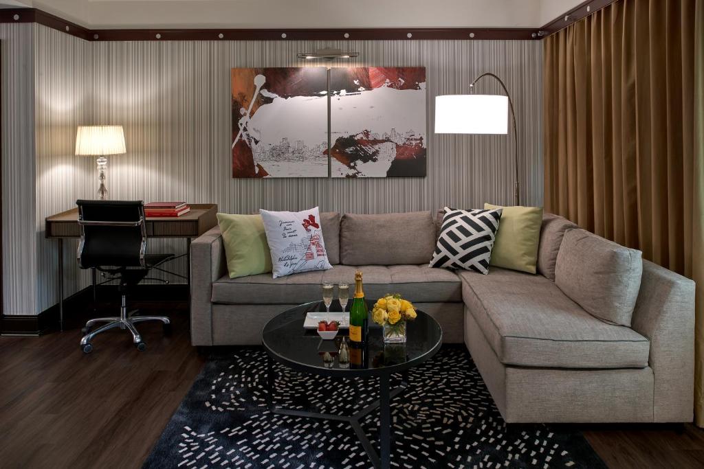 Сьюит (Prestige King Suite - Corner Room), Sofitel Philadelphia at Rittenhouse Square