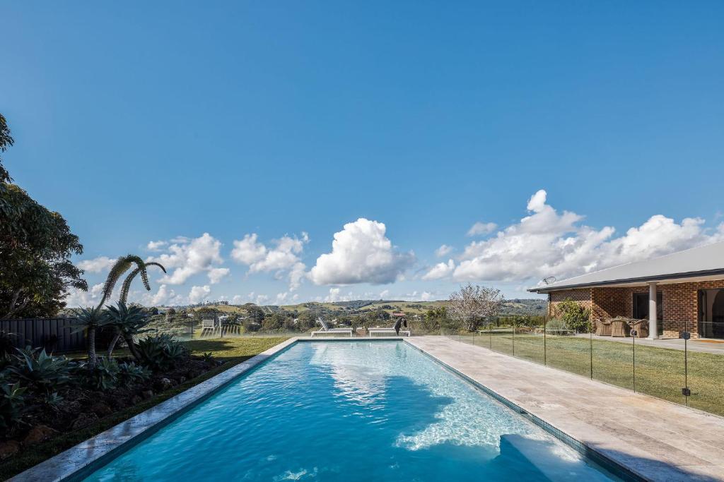 99 Acres Bangalow Retreat photo 2
