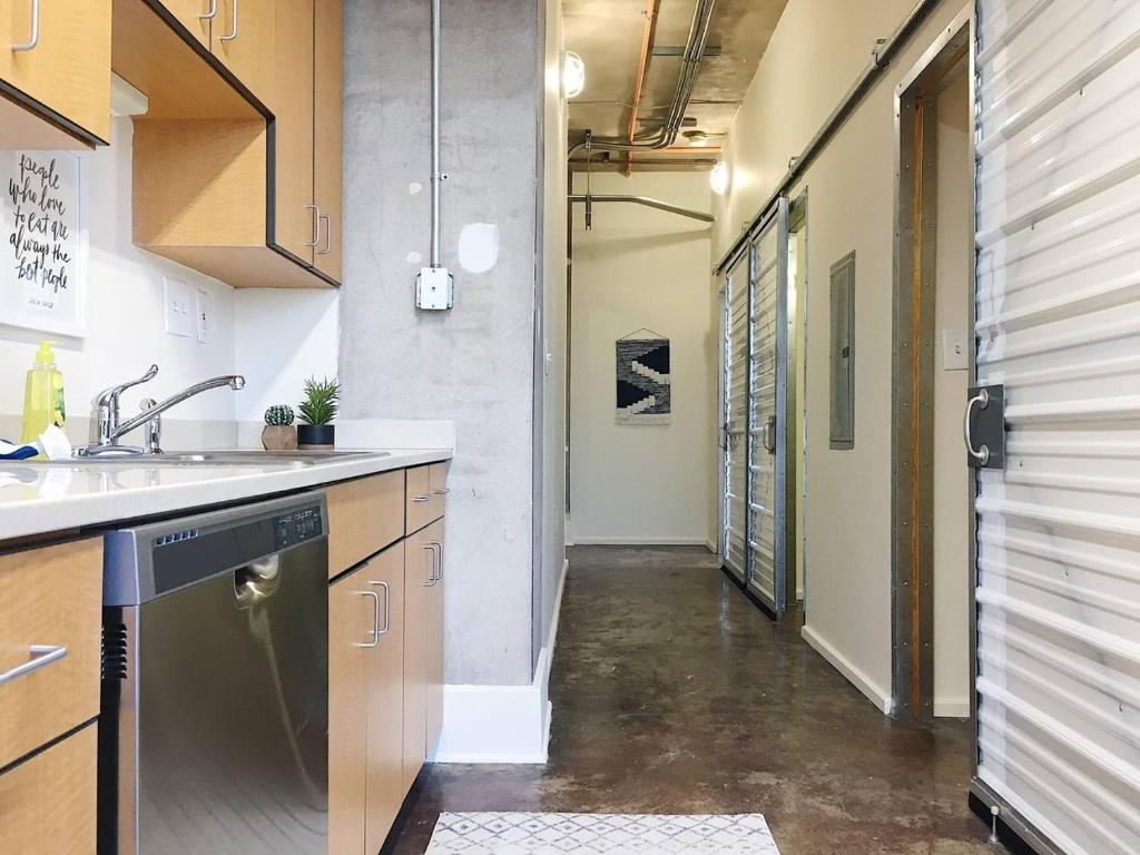 City Loft w/ View of Gay St photo 1