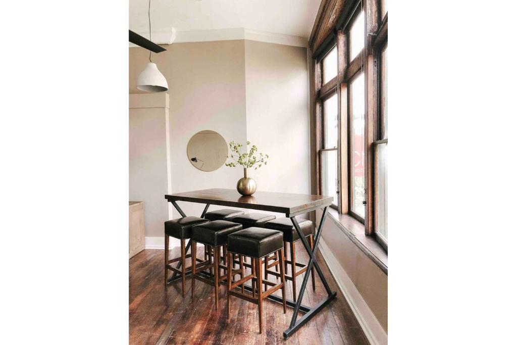 Cru Loft in the Heart of Downtown Knox photo 4