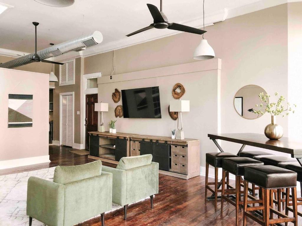 Cru Loft in the Heart of Downtown Knox photo 3