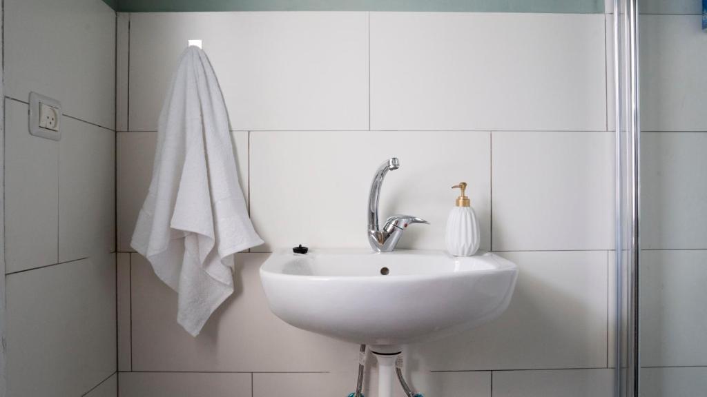 Meir's Boutique Guesthouse - Tap to explore photos