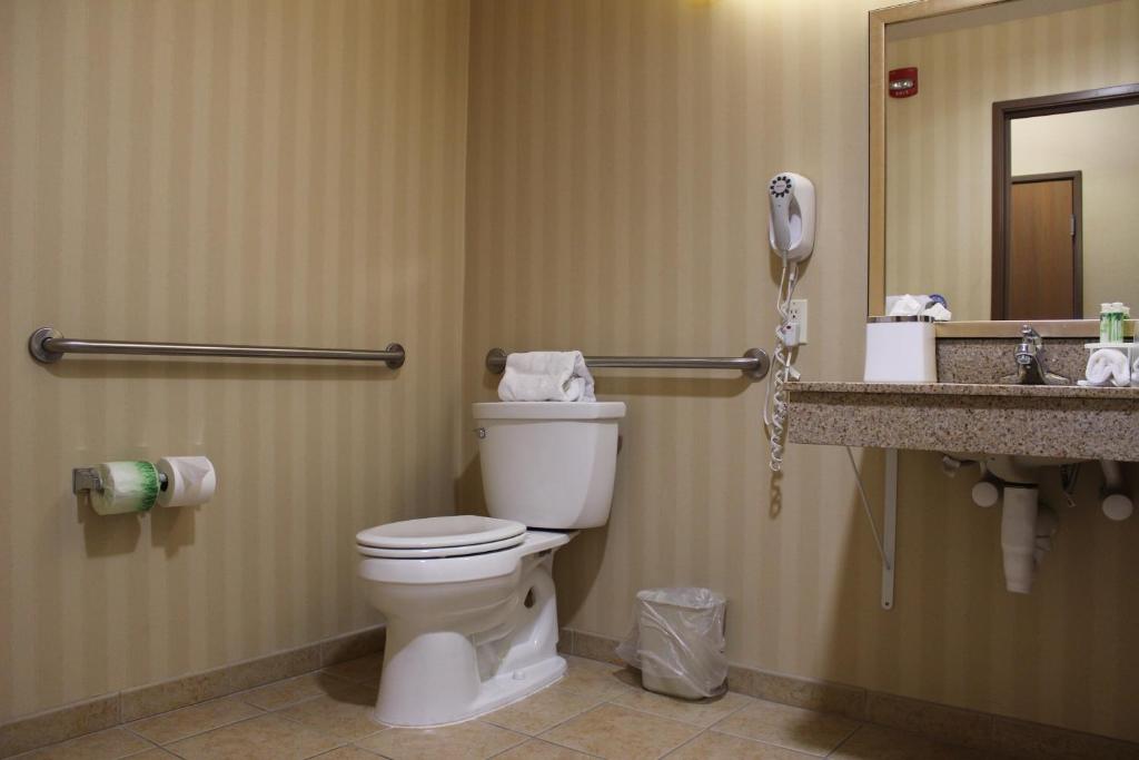 Holiday Inn Express Tehachapi - Tap to explore photos