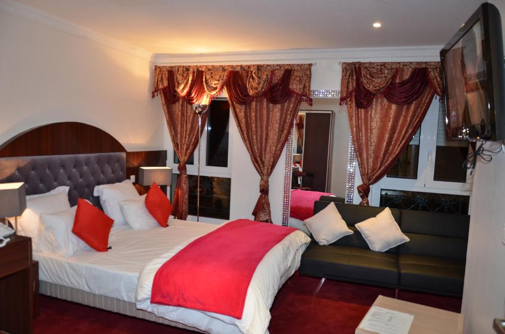Семейный (Трехместный номер), Hotel Regina Montmartre