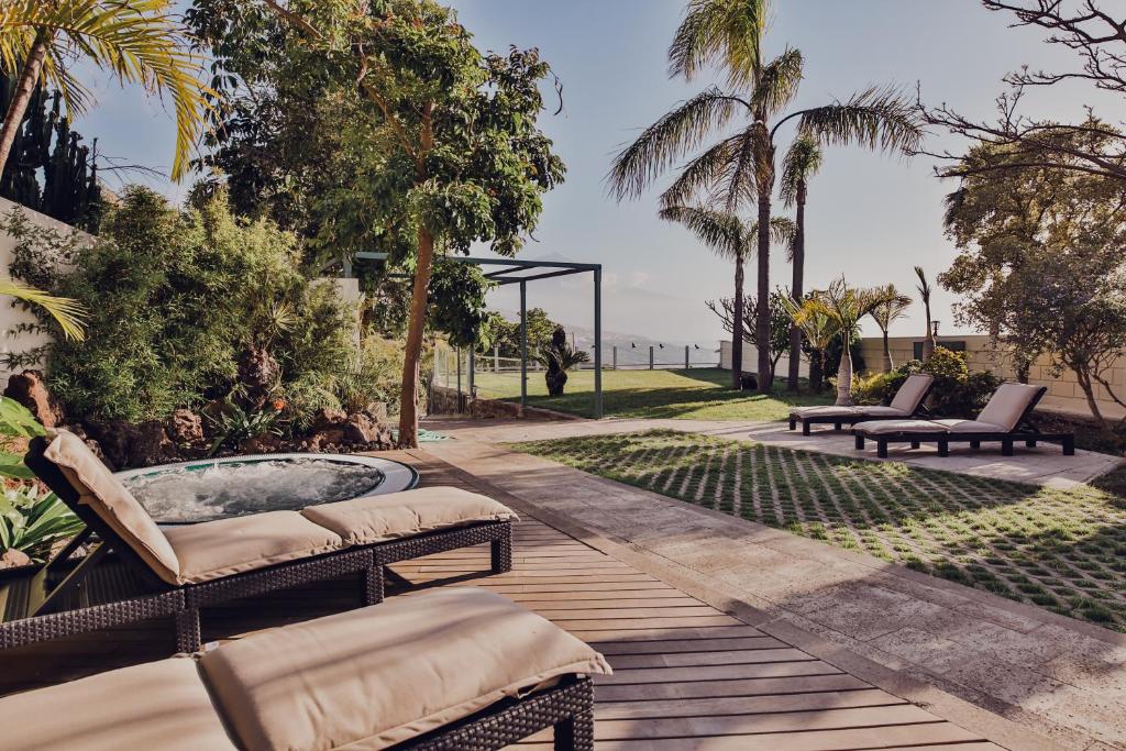 The Circular Villa - jacuzzi, hiking & vineyards photo 2