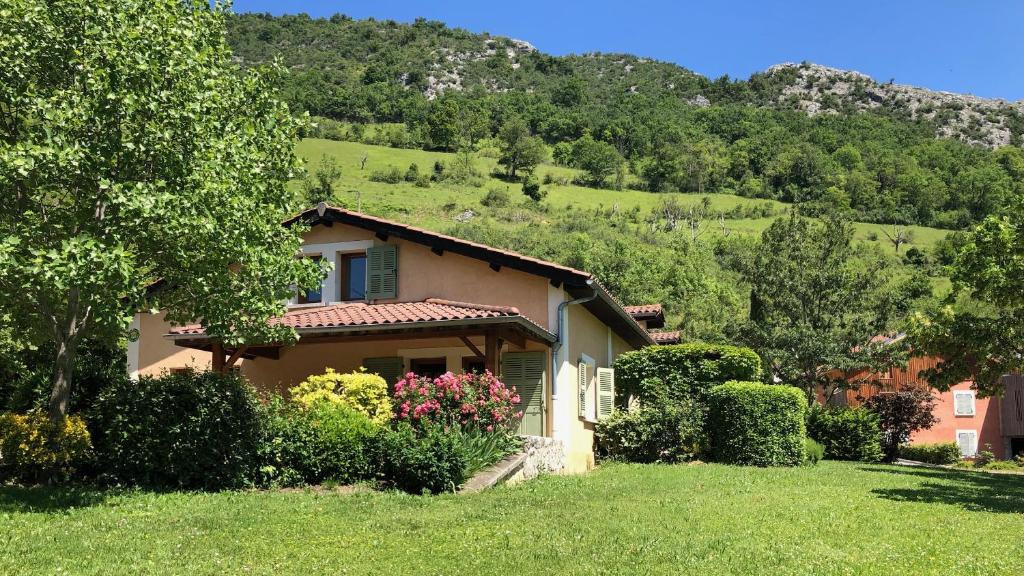 Gites le Paradis - Superbe vue sur le Vercors Dominant le village