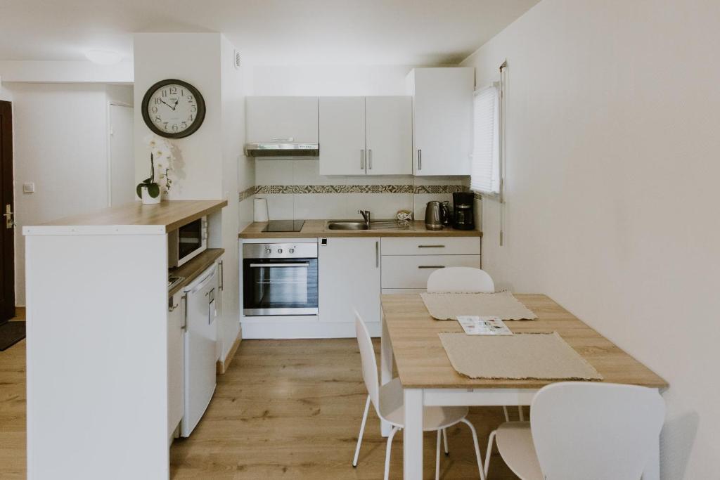 Appartement 4 personnes jardin et parking photo 3