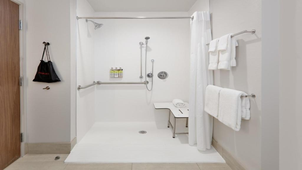 Holiday Inn Express & Suites Fort Worth North - Northlake, an IHG Hotel photo 2