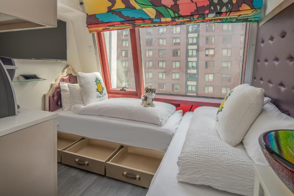 Двухместный (Persona Two Twin), Staypineapple, An Artful Hotel, Midtown New York
