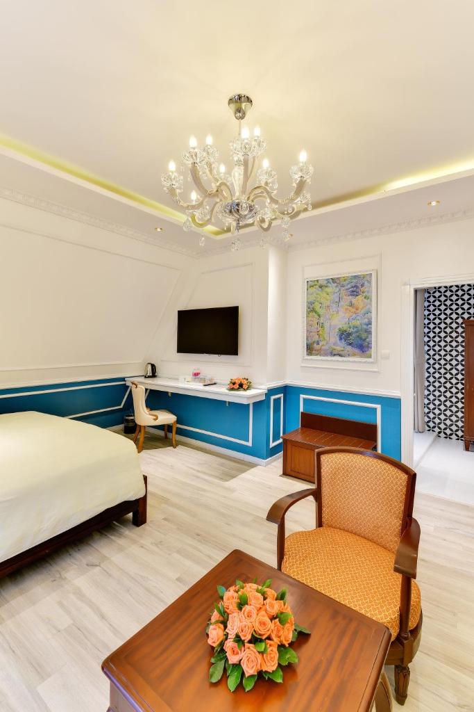 Dalat Boutique Hotel - Tap to explore photos