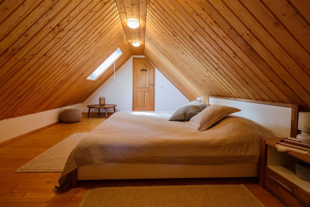 Beautiful cottage with heated pool for 22 ppl photo 2