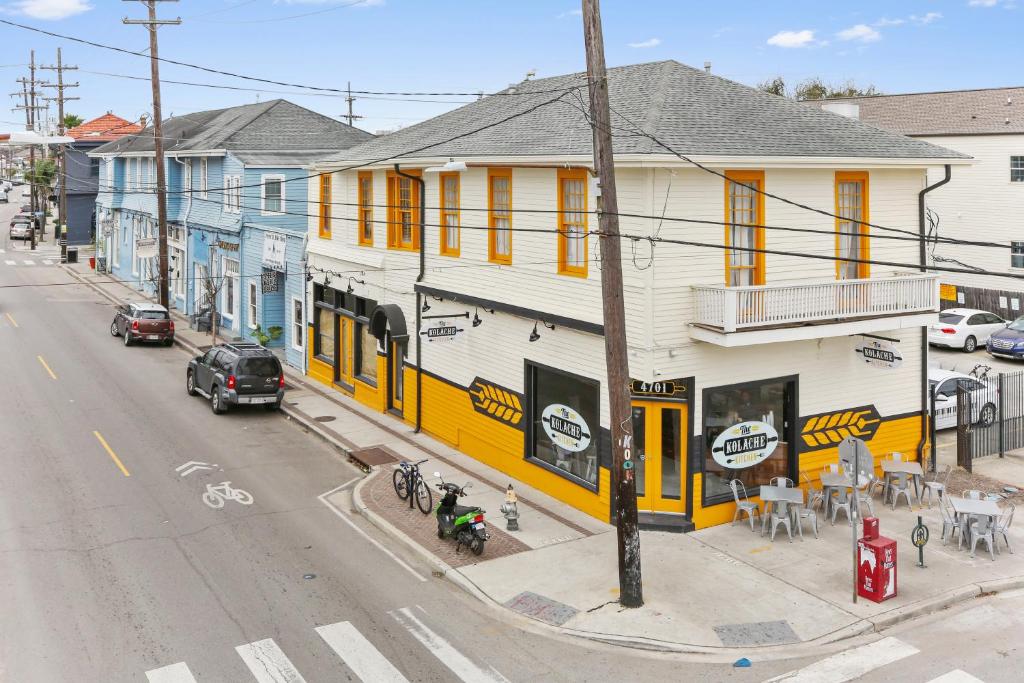 Freret Apartments near Street Car & Tulane image