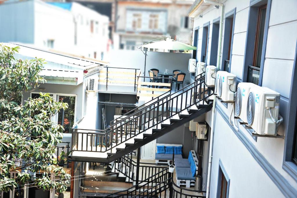 Cozy Apartments on Vaja Pshavela - Tap to explore photos