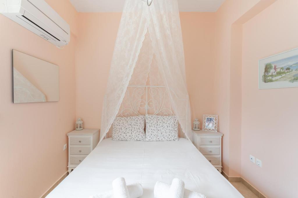 Markella's House near Athens Airport and Vravrona Beach - Tap to explore photos