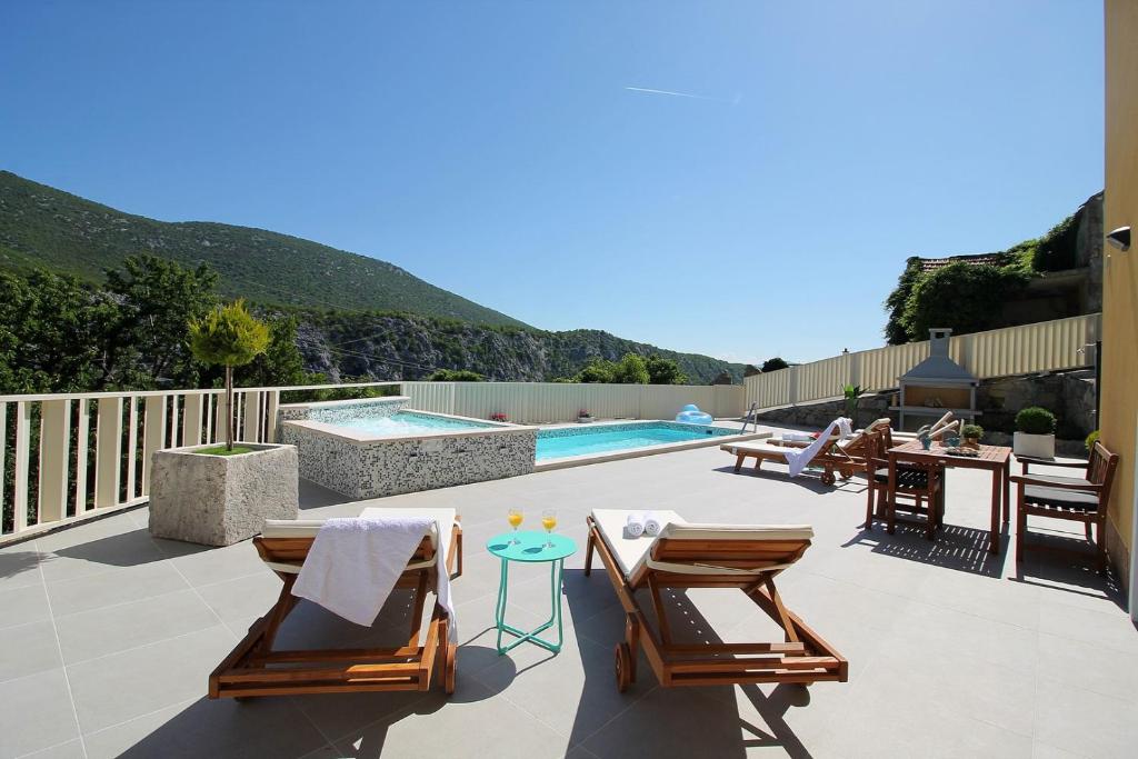 VILLA REMUSIC Pool, whirlpool, Sauna,4 bedrooms, amazing landscape photo 1