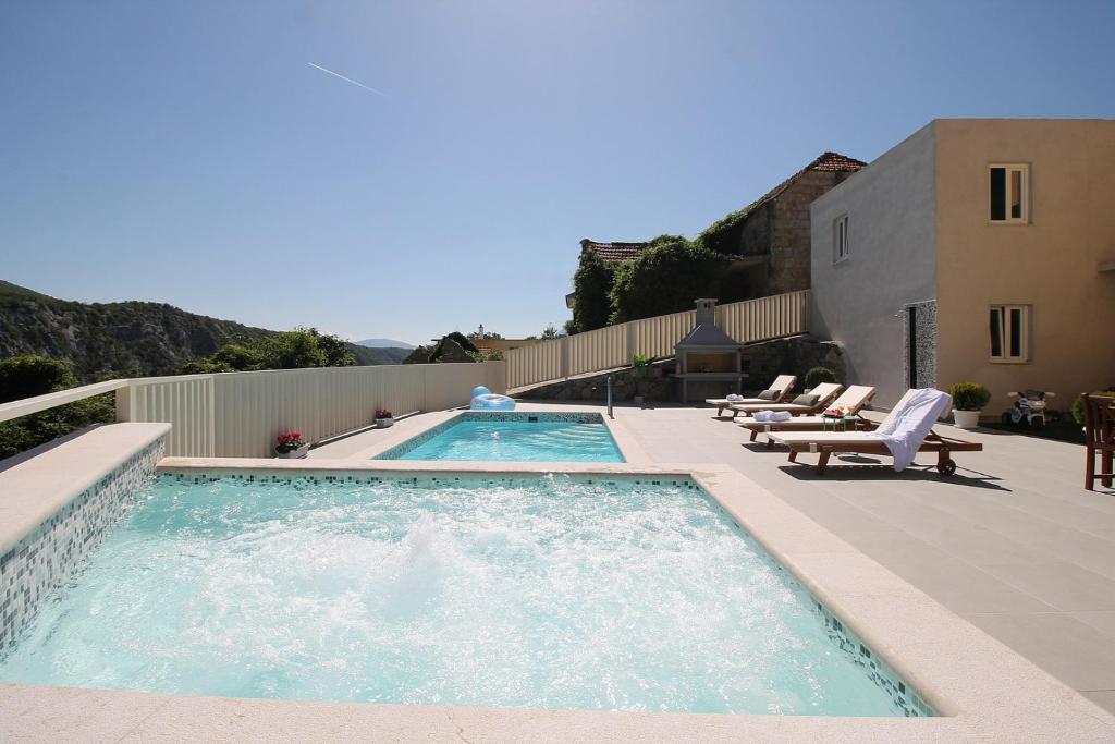 VILLA REMUSIC Pool, whirlpool, Sauna,4 bedrooms, amazing landscape photo 2