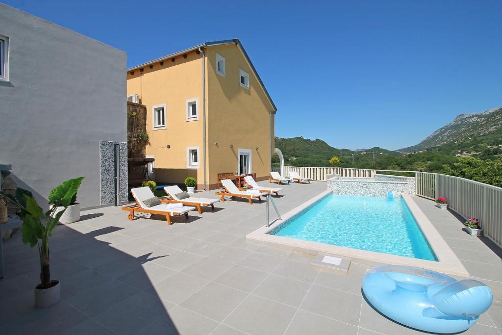 VILLA REMUSIC Pool, whirlpool, Sauna,4 bedrooms, amazing landscape photo 3