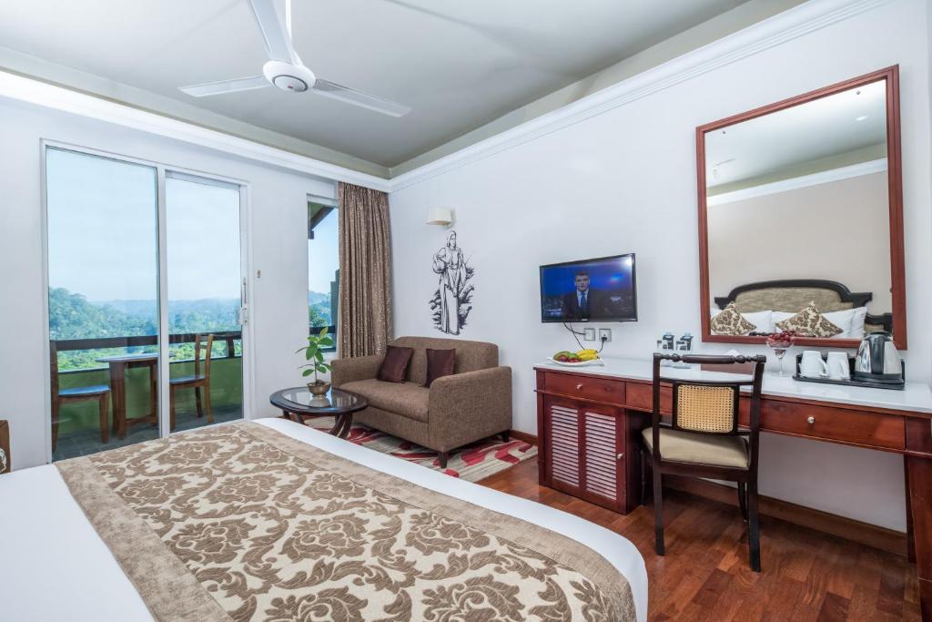 Двухместный (Deluxe with Mountain View), Earl's Regent Hotel