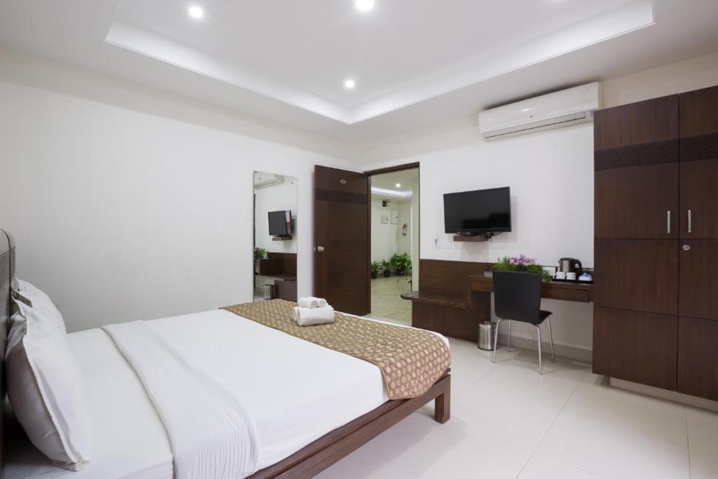 Двухместный (Номер с кроватью размера «king-size» и балконом), The Sanctum Suites New Bel Road
