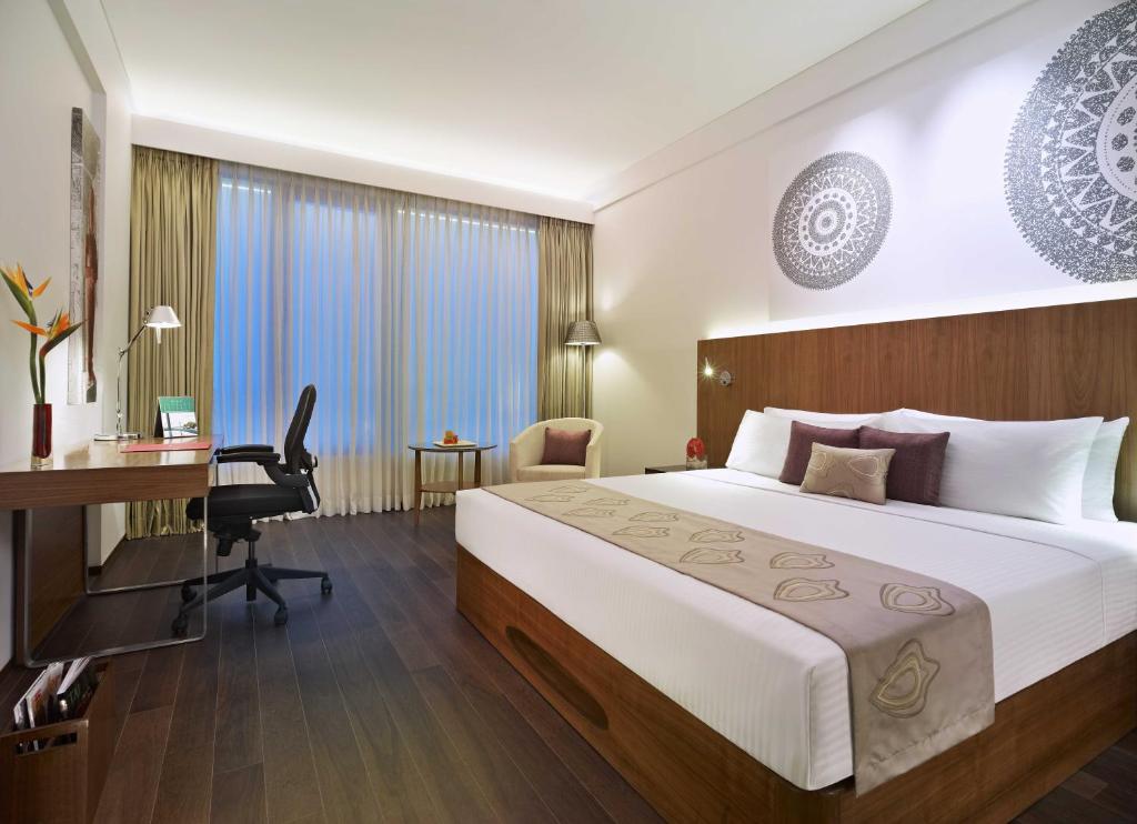 Сьюит (Executive Suite Pool View With One Way Airport Transfer and More), The Gateway Hotel IT Expressway