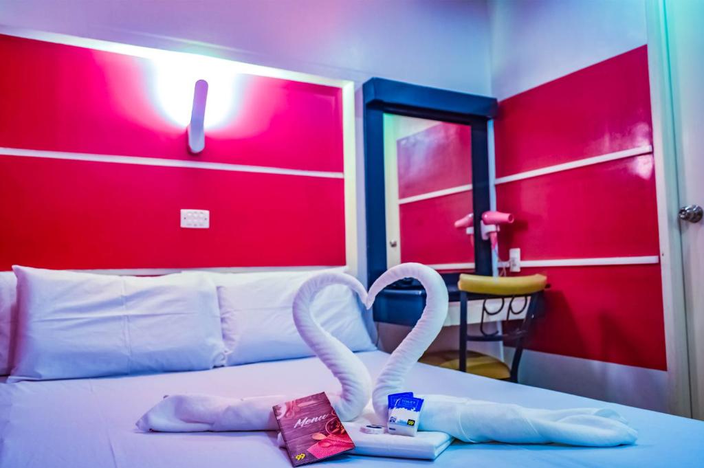 Двухместный (Номер Делюкс с кроватью размера «queen-size»), Hotel 99 Cubao