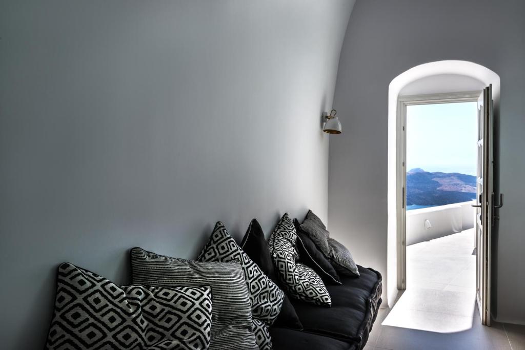 Сьюит (Люкс «Гранд» с гидромассажной ванной, вид на кальдеру), Nefeles Luxury Suites