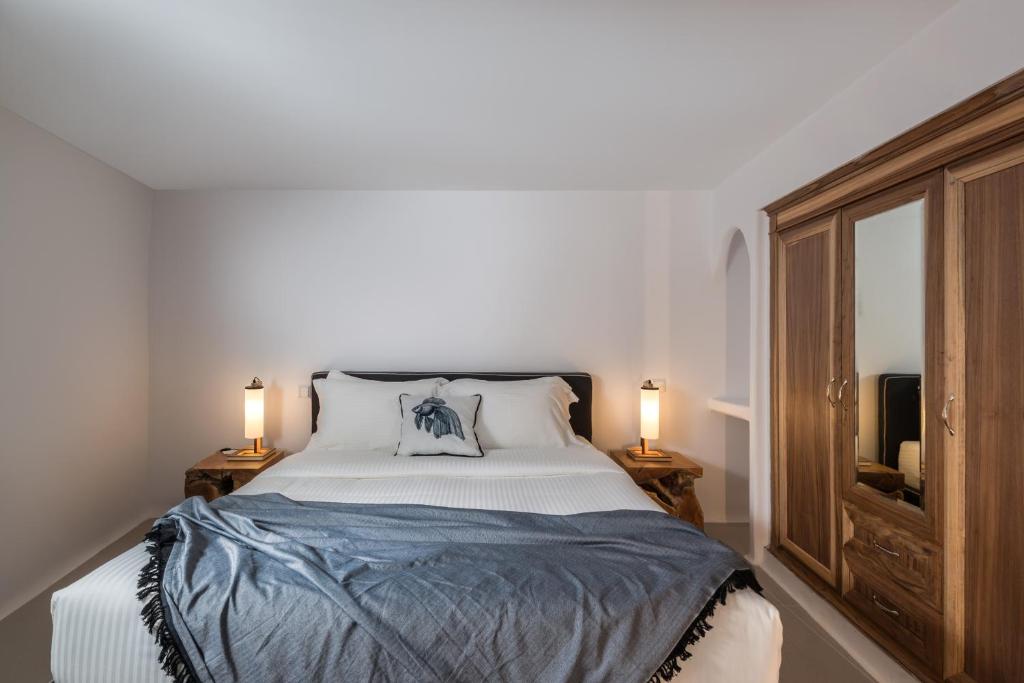 Сьюит (Люкс «Гранд» с гидромассажной ванной, вид на кальдеру), Nefeles Luxury Suites