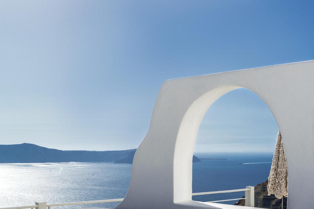 Сьюит (Люкс «Гранд» с гидромассажной ванной, вид на кальдеру), Nefeles Luxury Suites
