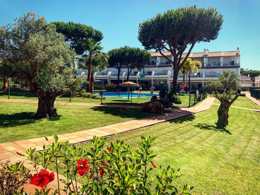 Fantastic 3-Bedroom Holiday Home including Tennis and Pool Near Golf Course photo 3