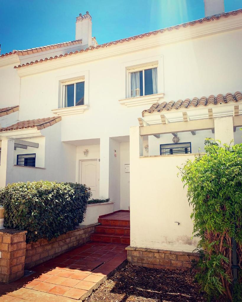Fantastic 3-Bedroom Holiday Home including Tennis and Pool Near Golf Course photo 2