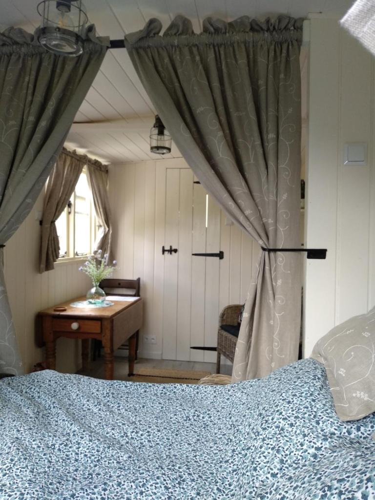 The English shepherds hut @ Les Aulnaies photo 1