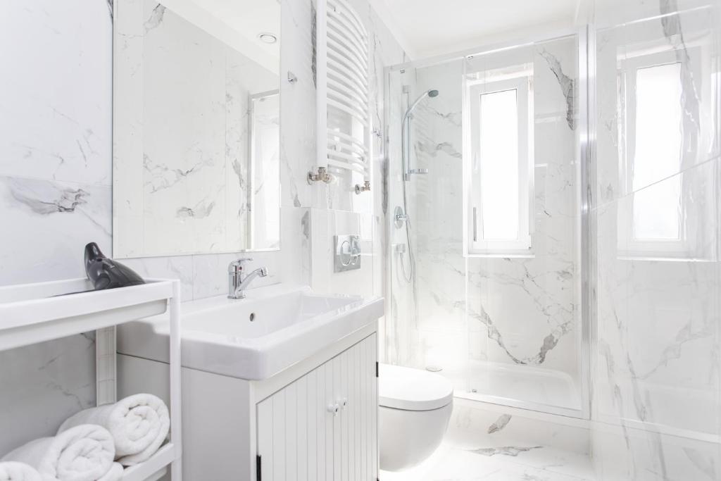 Двухместный (Двухместный номер с 1 кроватью и общей ванной комнатой), Riviera Rooms