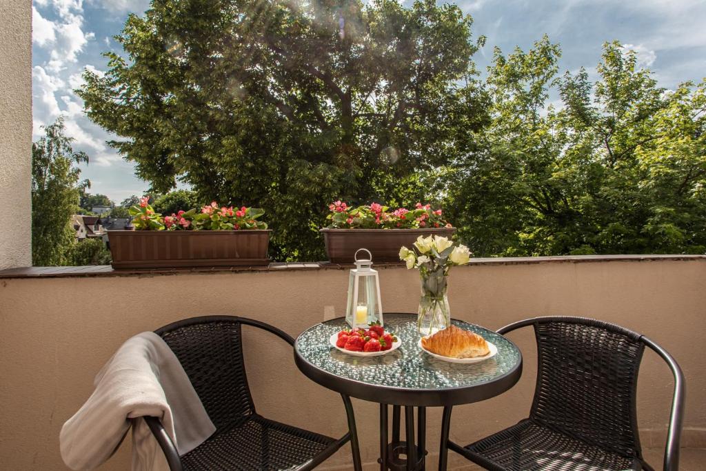 Двухместный (Двухместный номер с балконом и общей ванной комнатой), Riviera Rooms