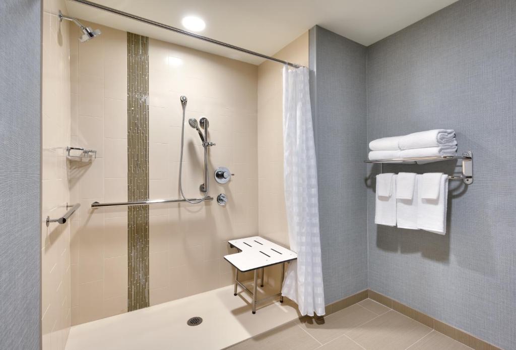 Hyatt Place Anchorage Midtown - Tap to explore photos
