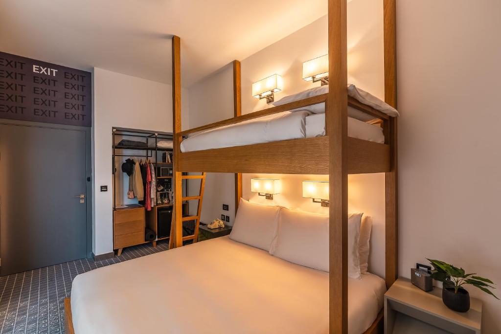 Трехместный (Стандартный трехместный номер), Отель Studio One Hotel