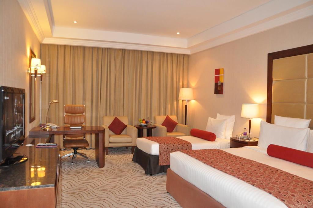 Трехместный (Улучшенный трехместный номер), Отель Park Regis Kris Kin Hotel