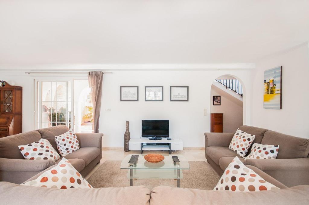 Вилла (Вилла - Рядом с пляжем), Beach Villa Costanera in Marbella