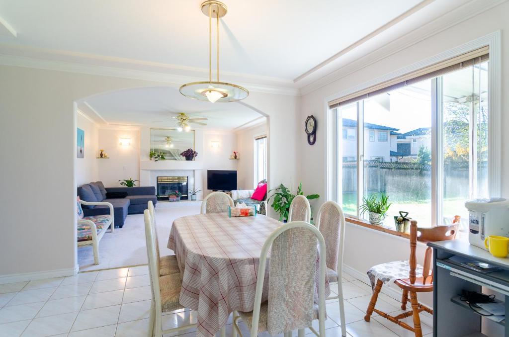 Great Guest Suite in a Gorgeous House photo 1
