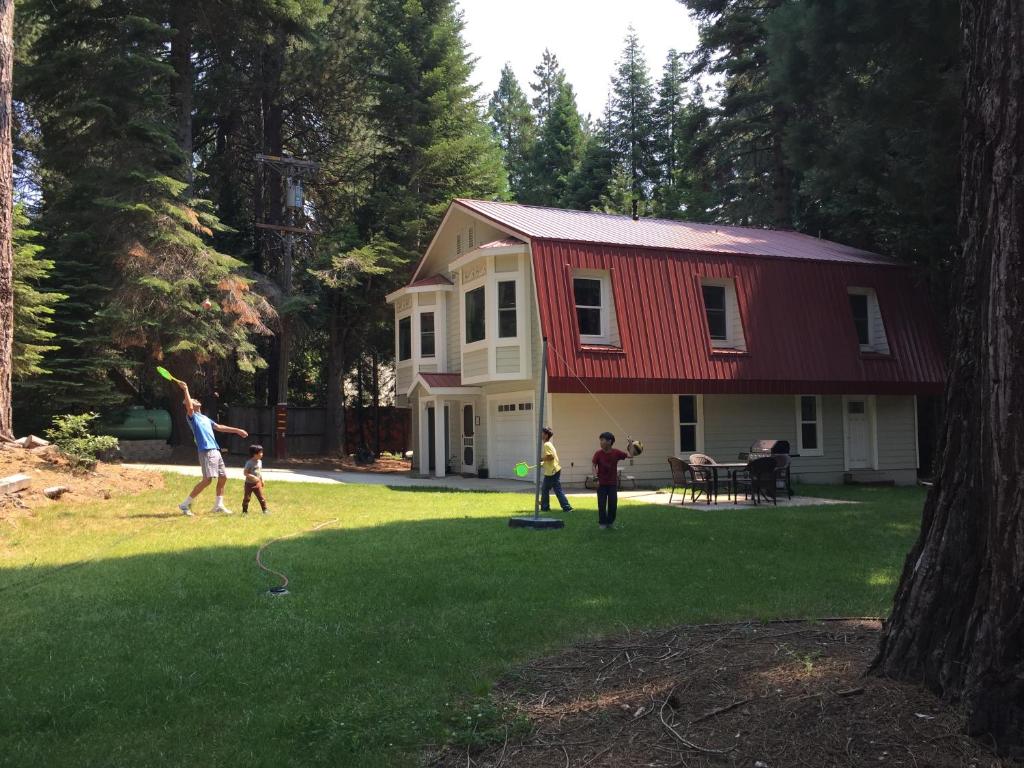 Carriage House at Yosemite image